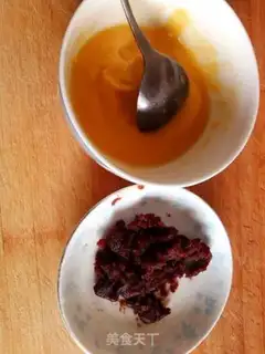 Make Plum-peased pie step 1