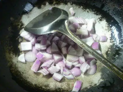 Make Onion fried dragonfish step 5