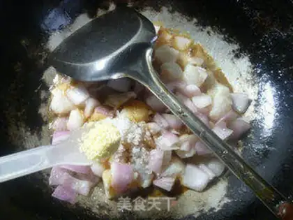 Make Onion fried dragonfish step 11
