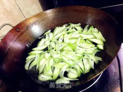 Make Pork melon omelet soup step 4