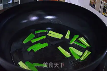 Make White fried eggs step 1