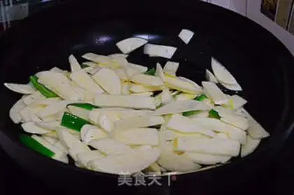 Make White fried eggs step 2
