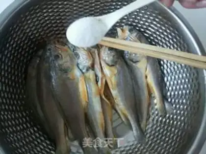 Make The yellow fish step 1