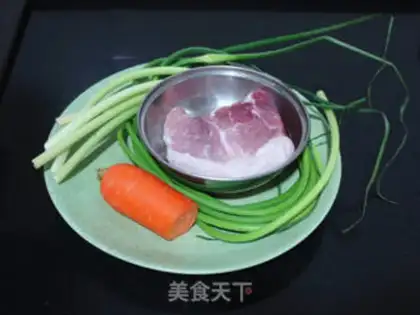 Make Carrot, garlic and meat step 0