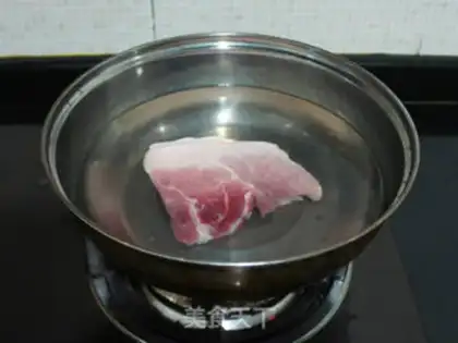Make Carrot, garlic and meat step 1