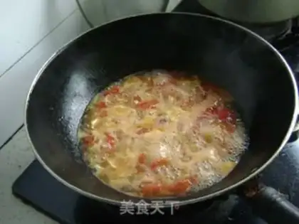 Make Tomatoes, eggnut soup step 3