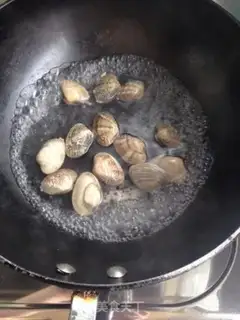 Make Cracking eggs step 1