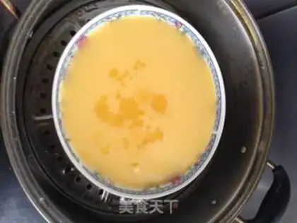 Make Cracking eggs step 5