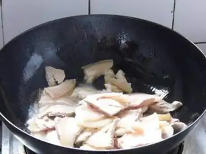 Make The bean pepper comes back to the pot step 5