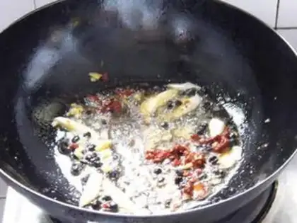 Make The bean pepper comes back to the pot step 6