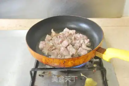 Make Garlic fried ribs step 1