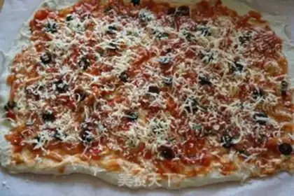 Make Homemade tomato olive pizza step 6