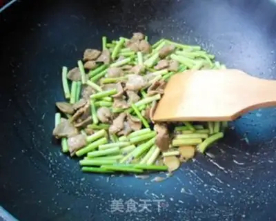 Make A garlic fried duck step 5