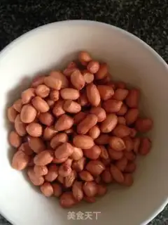 Make Peanut pig hoof soup step 2