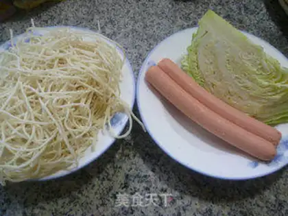 Make Ham intestinal cabbage noodles step 0
