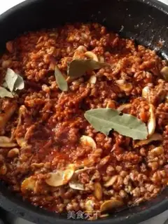 Make Homemade mushroom pasta sauce step 4