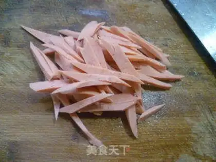 Make Ham intestinal cabbage noodles step 2