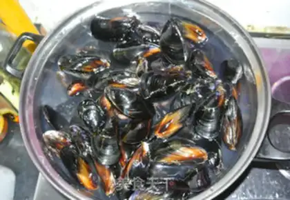 Make Autumn mussel soup step 0