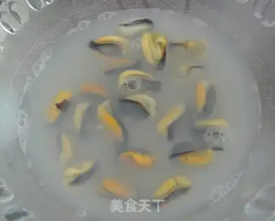 Make Autumn mussel soup step 1