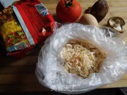 Make Hong Kong noodles step 0