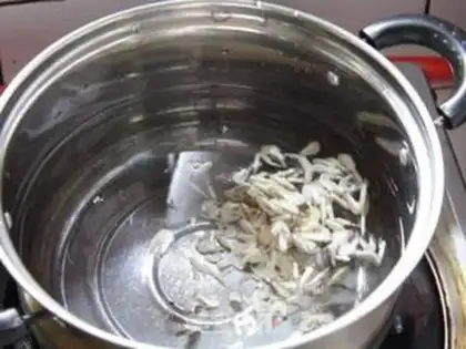 Make Hong Kong noodles step 1
