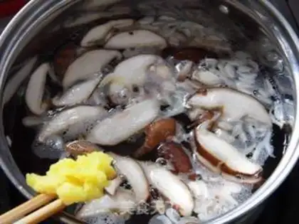 Make Hong Kong noodles step 4
