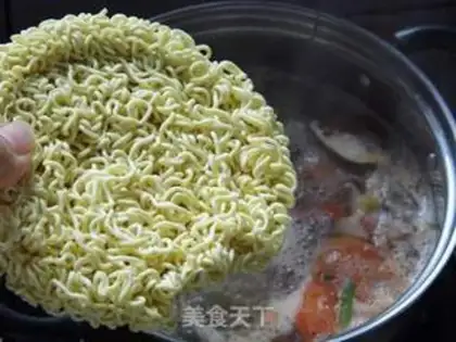 Make Hong Kong noodles step 6