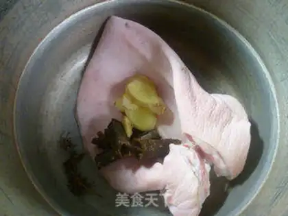 Make White pig ears step 6