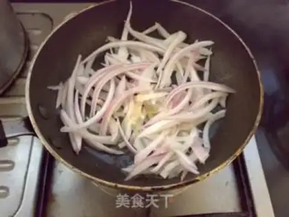 Make Onion fried eggs step 1
