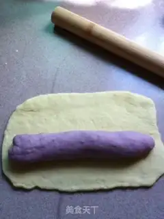 Make Shoes bread step 2