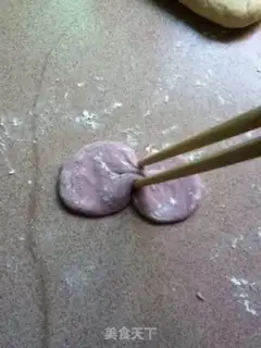 Make Shoes bread step 4