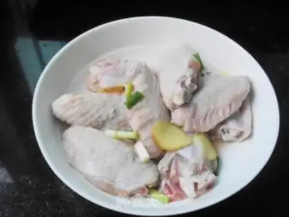 Make Wine and chicken wings step 0