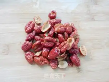 Make Squids of red date step 1