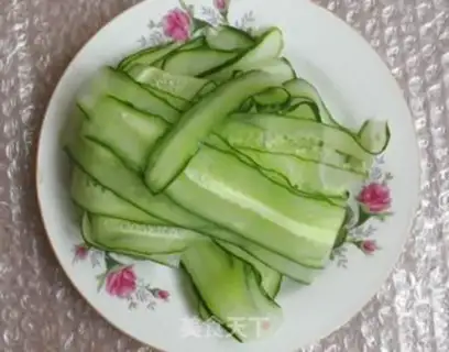Make Juicy cucumber step 1