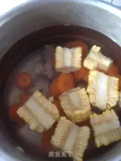 Make Corn carrot bone soup step 2