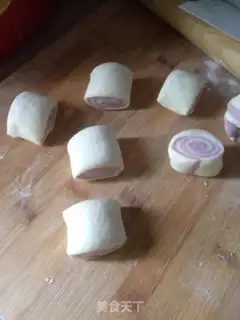 Make Potato-coloured buns step 3
