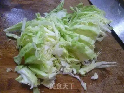 Make Onion cabbage noodles step 4