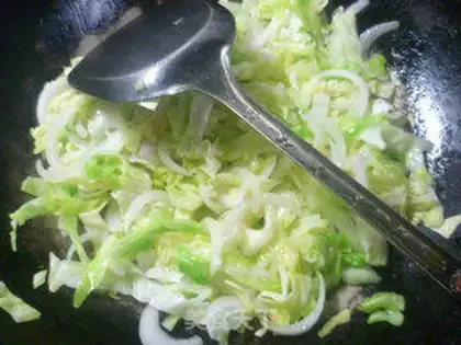 Make Onion cabbage noodles step 8
