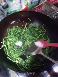 Make Garlic melon leaves step 4
