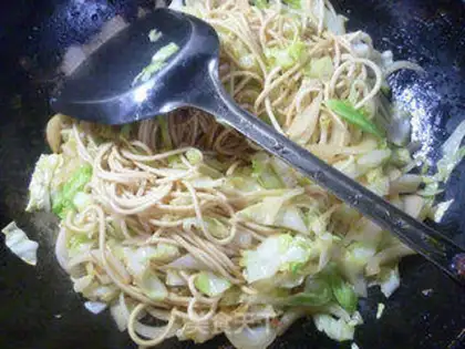 Make Onion cabbage noodles step 13