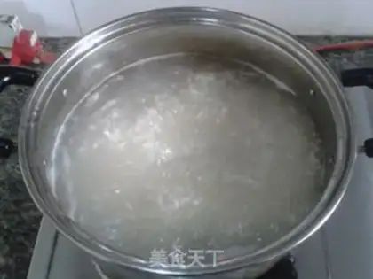 Make Sprinkled egg congee step 1