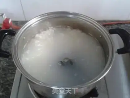 Make Sprinkled egg congee step 2