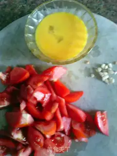 Make Tomato egg-tone step 1