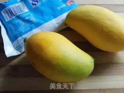Make Mango milk popsicle step 1