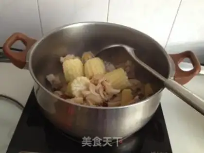 Make Monkey mushroom corn chicken soup step 3