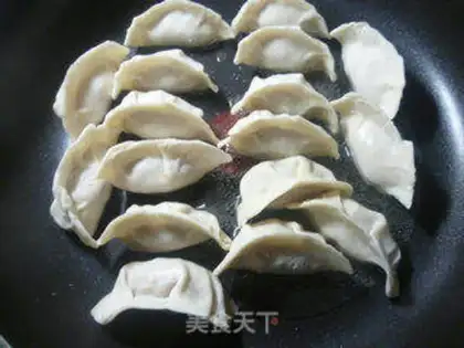 Make The fragrance pork pot sticker step 12
