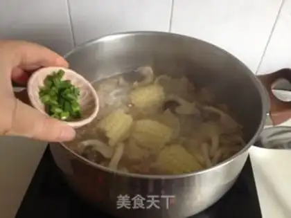 Make Monkey mushroom corn chicken soup step 7