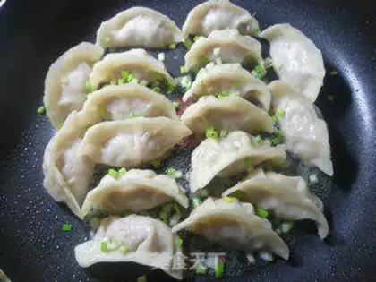 Make The fragrance pork pot sticker step 15