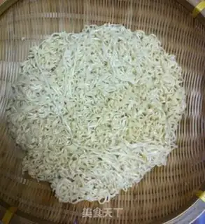 Make Simple mix of noodles step 2