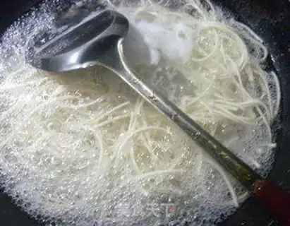 Make Plum-dry egg noodles step 3